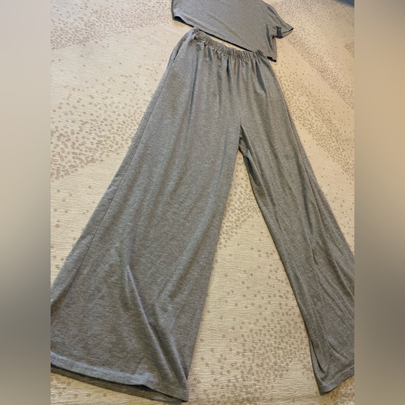 Cropped Lounge Set - Picture 2 of 13